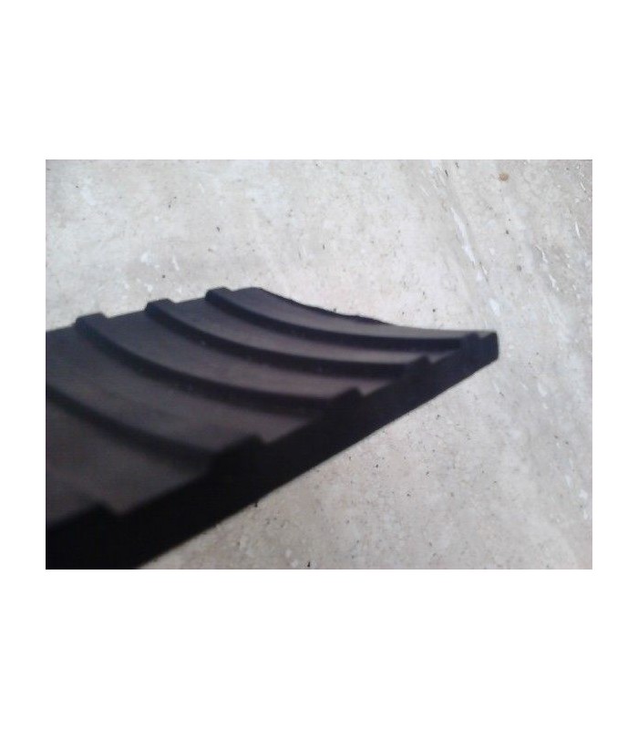 PAVIMENTO VAN CABALLOS 6MM ESPESOR LONGITUD 10M, ANCHO 1 M EN ROLLO